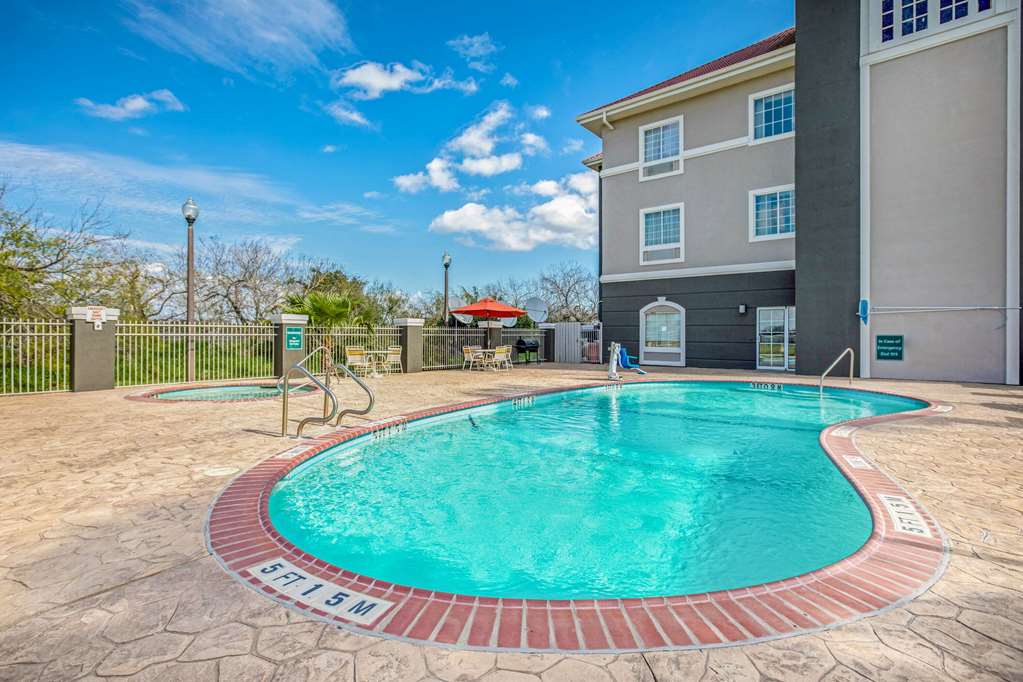 La Quinta Inn & Suites by Wyndham Corpus Christi Northwest - photo 8