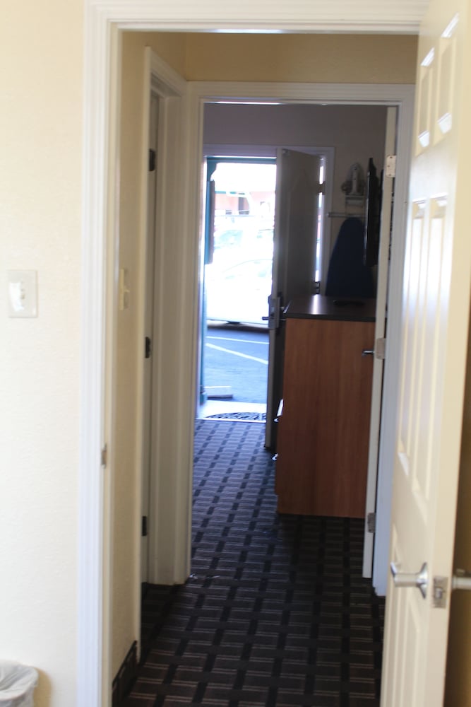 Riverside Inn & Suites Santa Cruz - photo 28