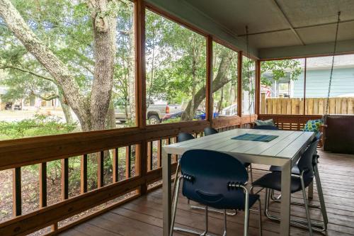 Beach Happy by Oak Island Accommodations - photo 21