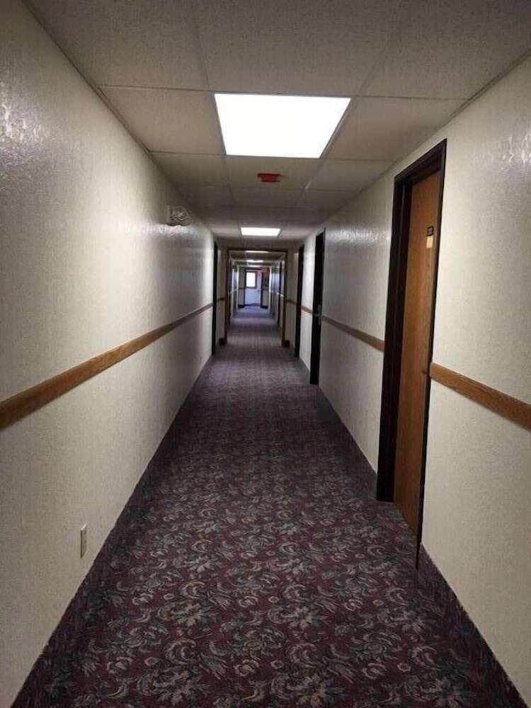 Clarion Hometown Inn - photo 19
