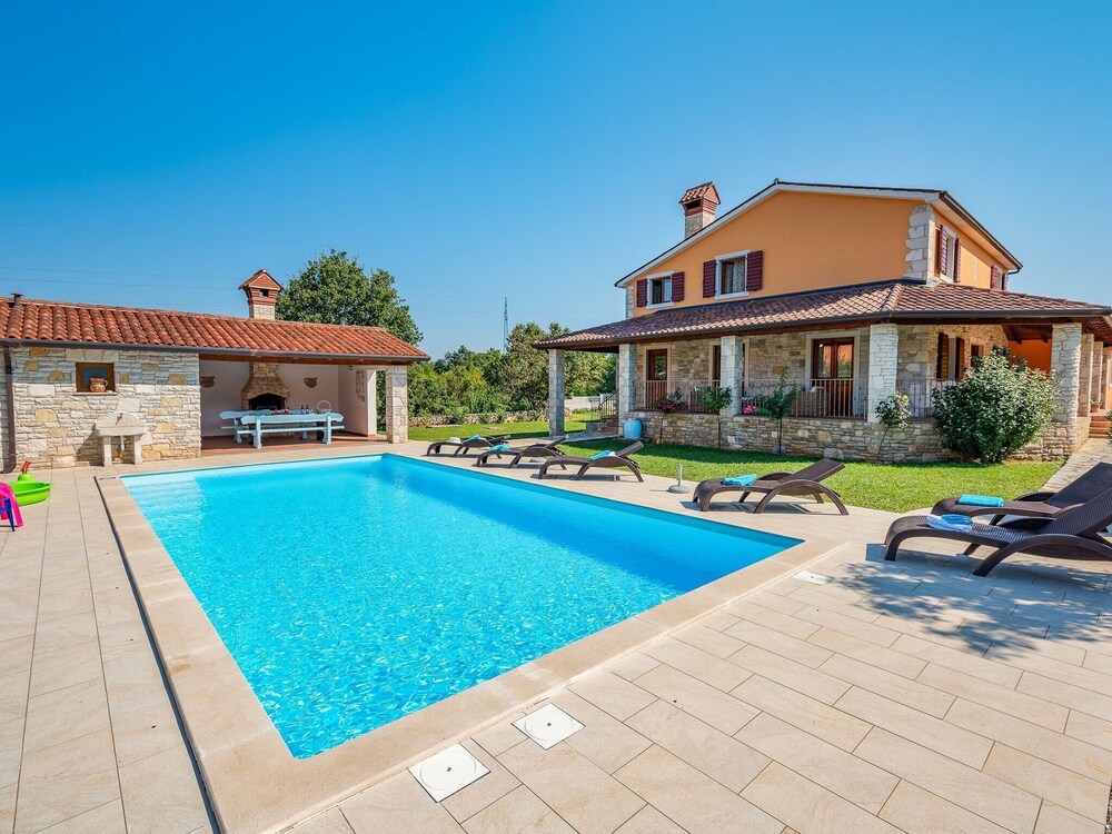 Villa Bacio — 4-Star Luxury Hotel in Nedescina, Croatia