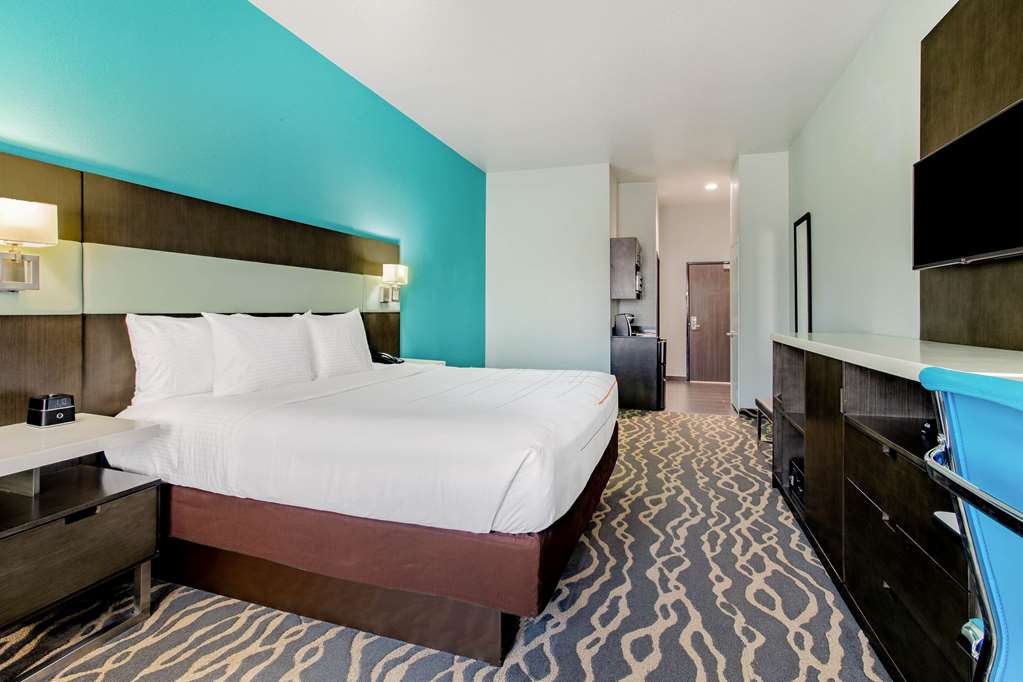 La Quinta Inn & Suites by Wyndham Northlake Fort Worth - photo 15