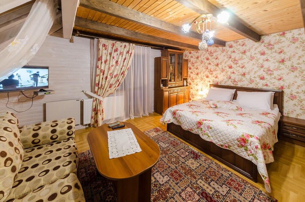 Hotel Velyka Vedmedytsya — hotel in Yaremche