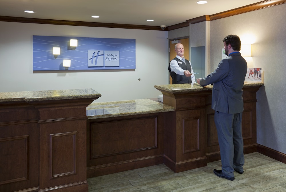 Holiday Inn Express & Suites Bloomington MPLS Arpt Area W by IHG - photo 44