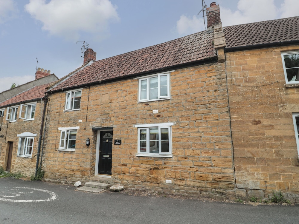 Holly Cottage — 4-Star Luxury Hotel in Yeovil, United Kingdom