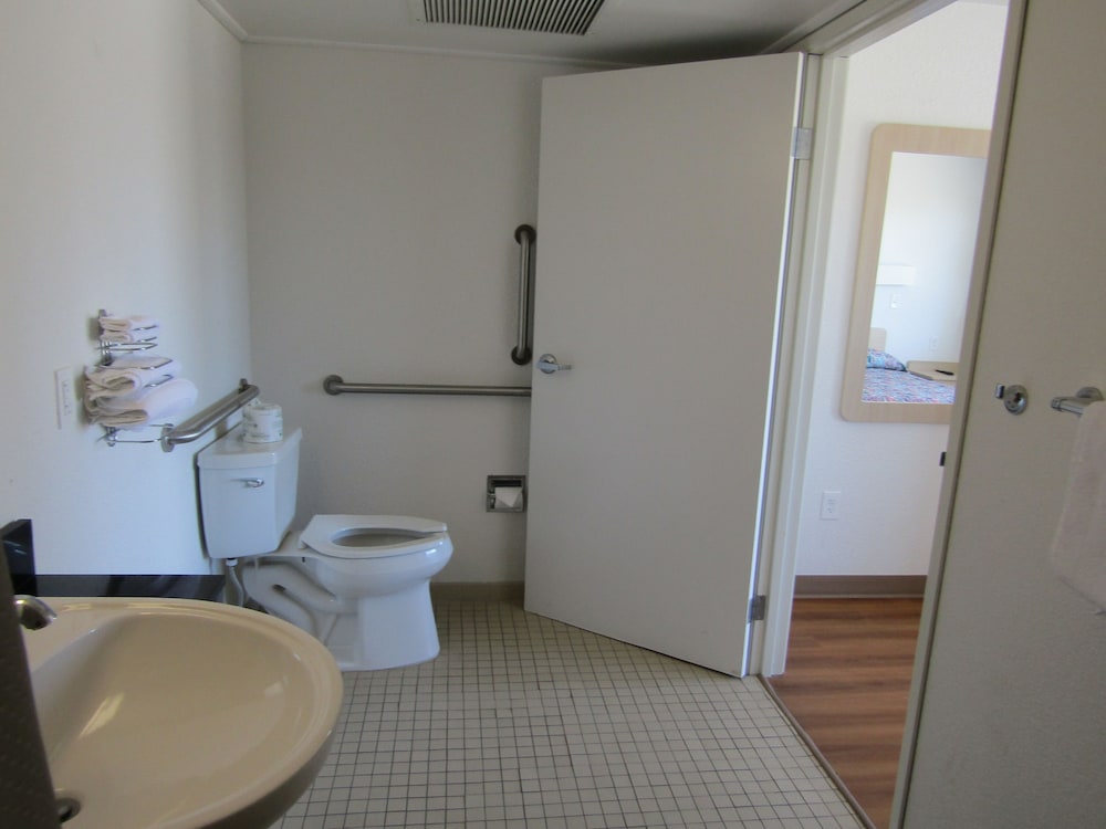 Econo Lodge Inn & Suites Yuma - photo 14
