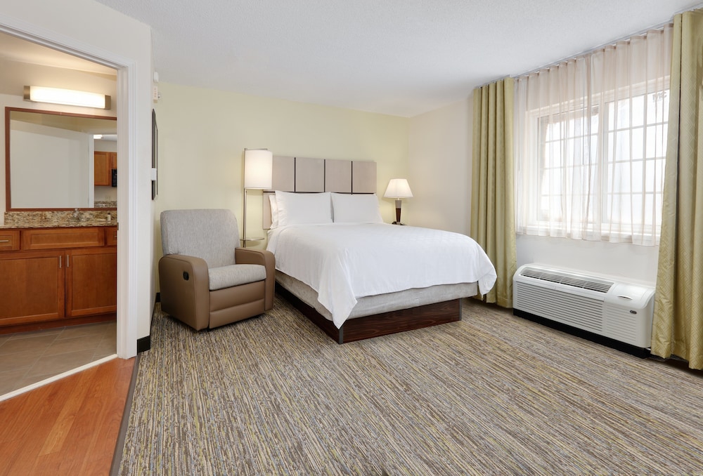 Candlewood Suites Salina by IHG - photo 8