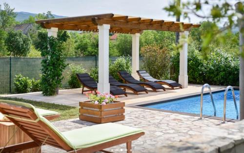 2 Bedroom Beautiful Home In Trilj — 4-Star Luxury Hotel in Trilj, Croatia