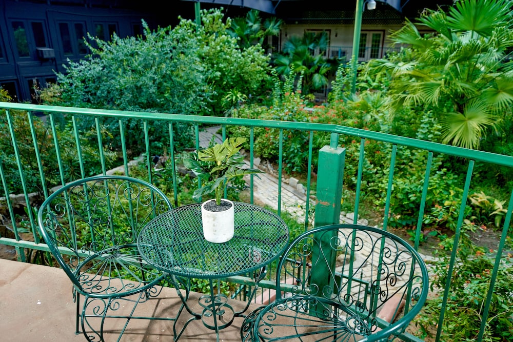 Family Garden Inn & Suites - photo 11