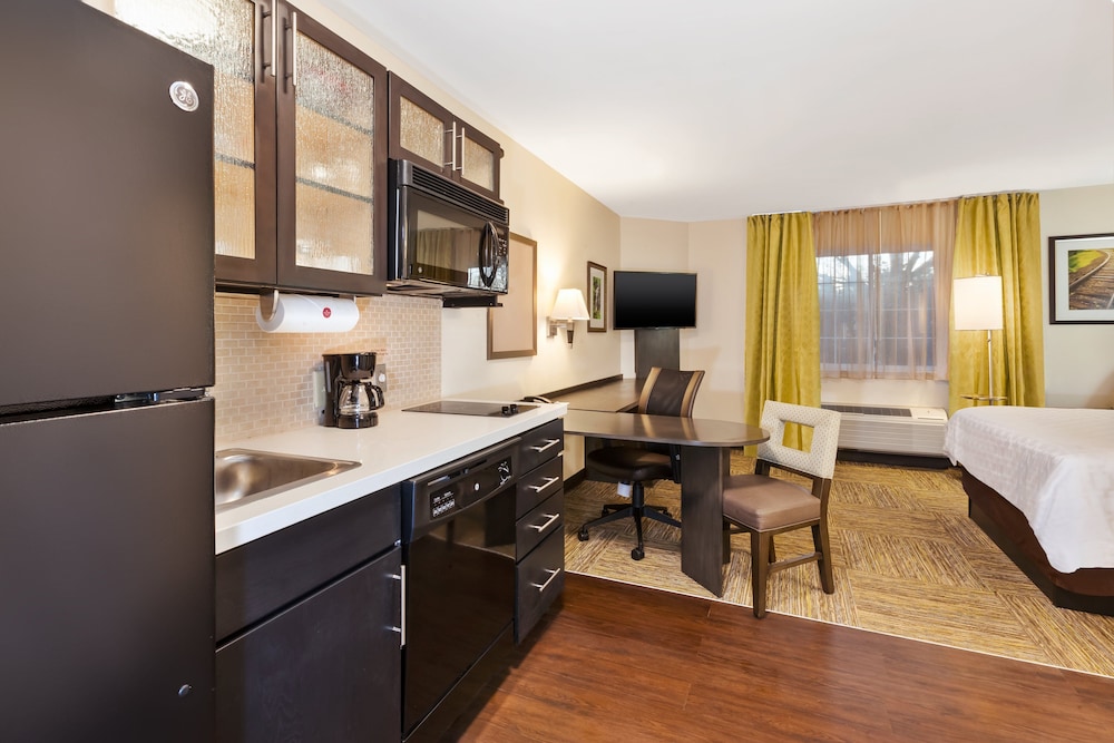 Candlewood Suites Huntersville by IHG - photo 19
