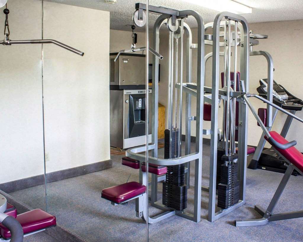 Econo Lodge Inn & Suites Colonie Center Mall - photo 22