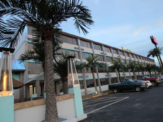 California Palms Hotel & Suites - photo 10