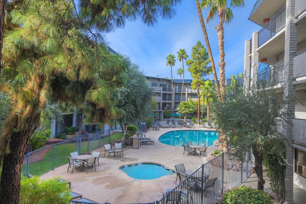 Holiday Inn & Suites Phoenix Airport North by IHG - photo 25