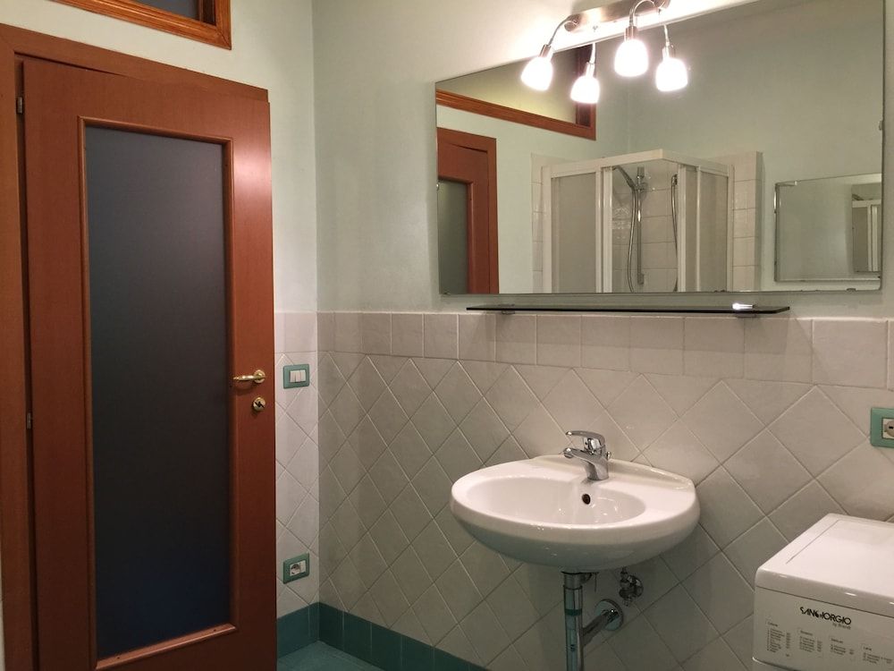 National Left — 4-Star Luxury Hotel in Florence, Italy