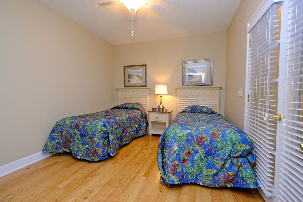 Barefoot Resort & Yacht Club - photo 17