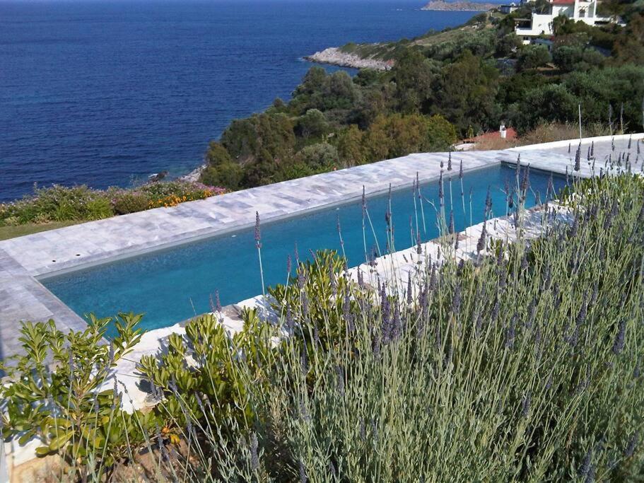 Villa Nafsika Stunning View on the Aegean Sea — 4-Star Luxury Hotel in Ayioi Apostoloi, Greece