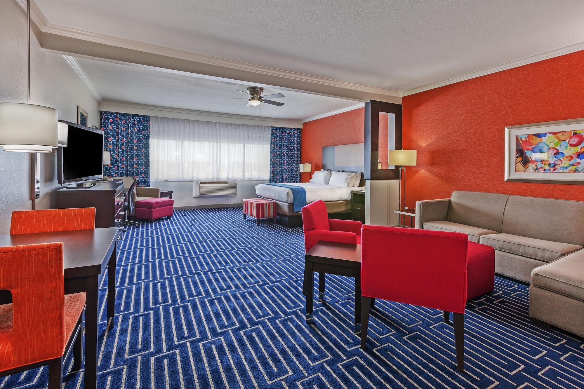 Holiday Inn Express & Suites Houston East by IHG - photo 22