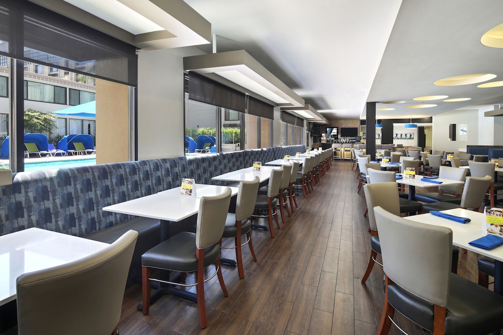 Holiday Inn Hotel & Suites Anaheim by IHG - photo 22