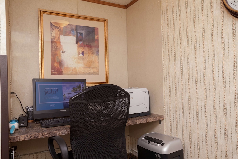 Hampton Inn Oneonta - photo 50
