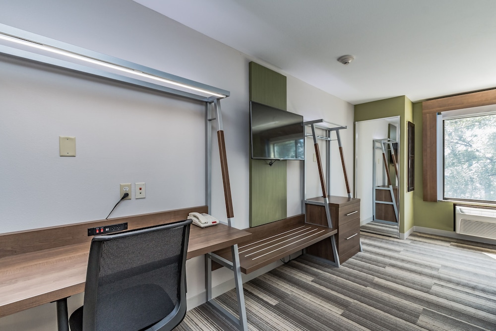 Holiday Inn Express Hotel & Suites South Bend by IHG - photo 54