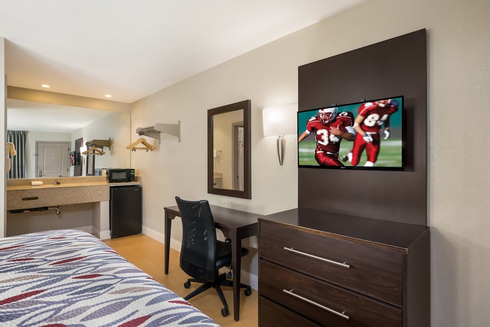 Red Roof Inn Stockton - photo 13