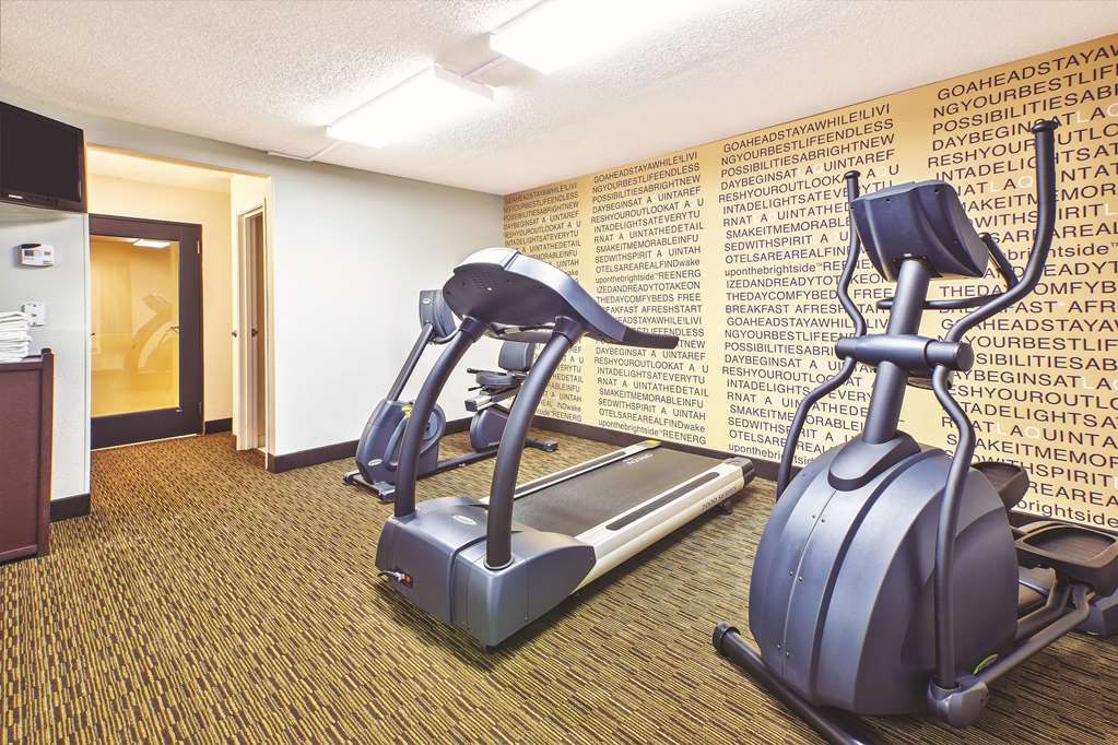 La Quinta Inn by Wyndham Toledo Perrysburg - photo 7