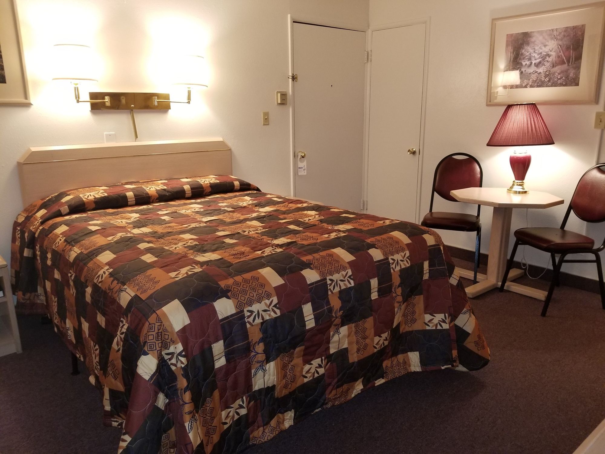 Bridge Street Inn - carbon neutral hotel in Baker