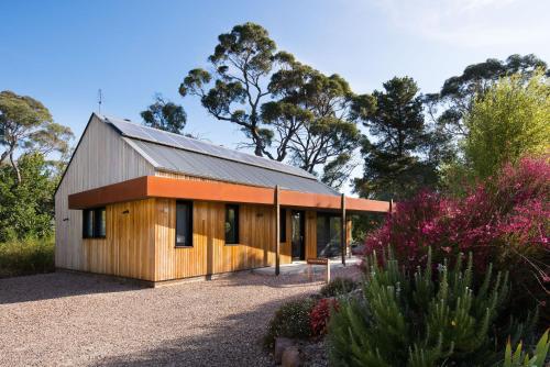 Green Retreat Passive House — 4-Star Luxury Hotel in Bendigo, Australia