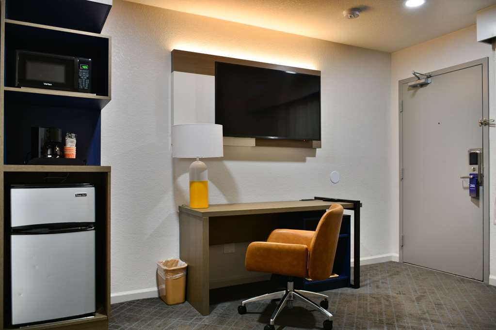 Comfort Inn & Suites Moreno Valley near March Air Reserve Base - photo 3