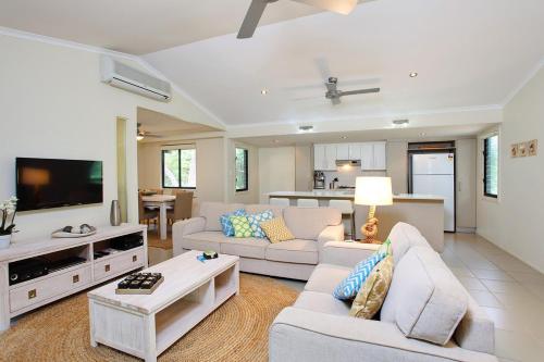 6 Orania Court Rainbow Shores — hotel in Tin Can Bay