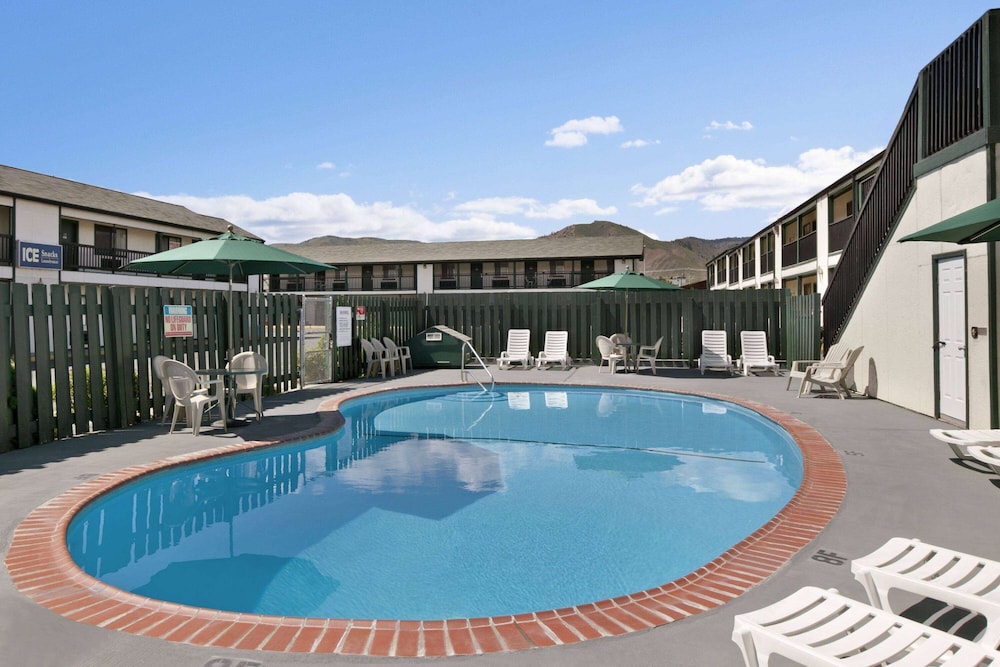 Travelodge by Wyndham Wenatchee - featured photo