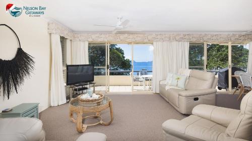 Soldiers Point Absolute Waterfront The Peninsula — 4-Star Luxury Hotel in Soldiers Point, Australia