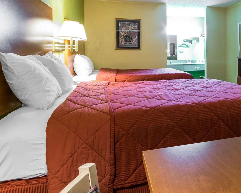 Econo Lodge Franklin South - photo 29