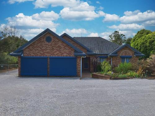 Lilly Pilly Lodge — 4-Star Luxury Hotel in Wallalong, Australia