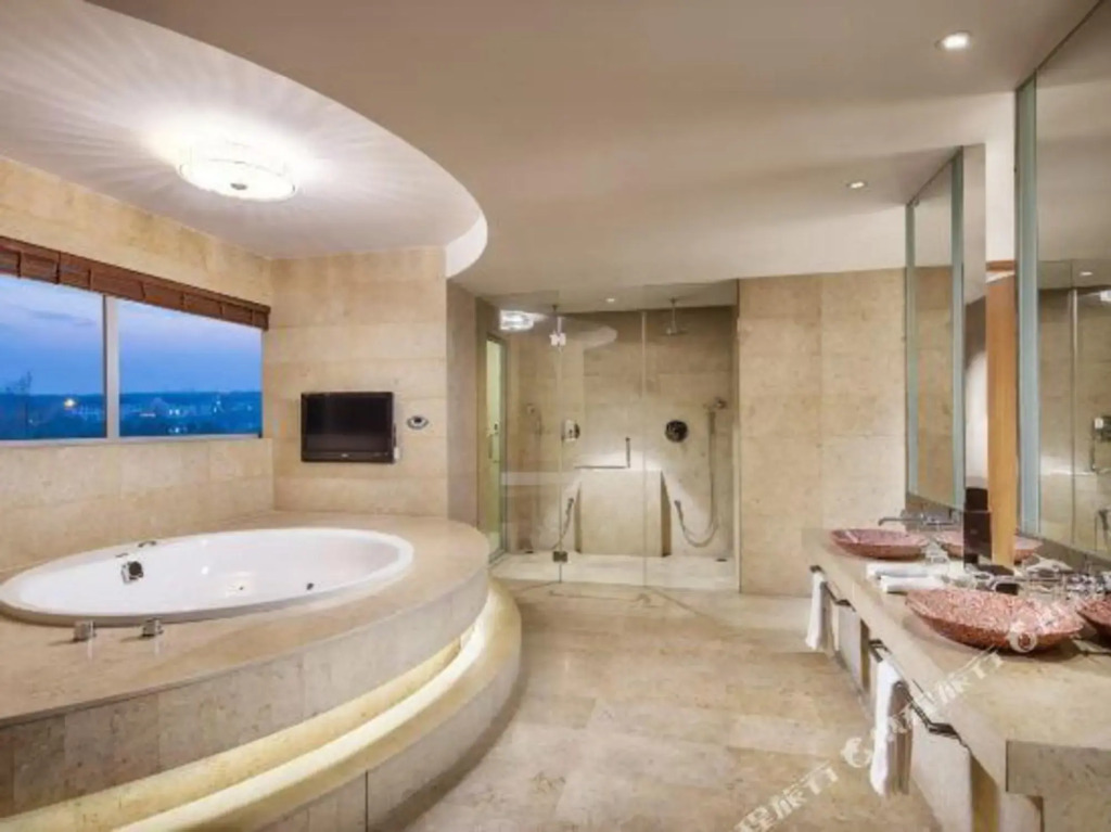 Leida Hotel — 5-Star Luxury Hotel in Dongtai, People's Republic of China