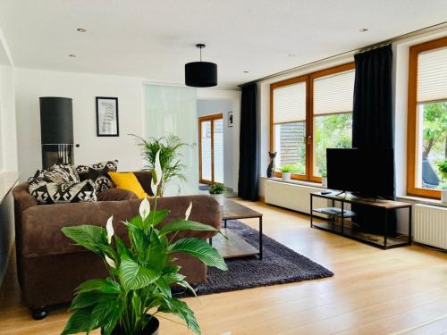 Ferienwohnung Charline — 4-Star Luxury Hotel in Waren, Germany