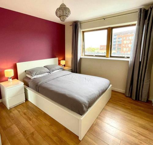 One bedroom with Great city views — 4-Star Luxury Hotel in London, United Kingdom