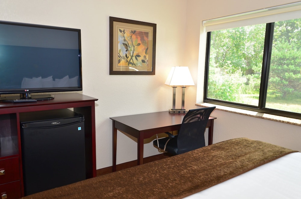 Cobblestone Inn & Suites Clarion - photo 32
