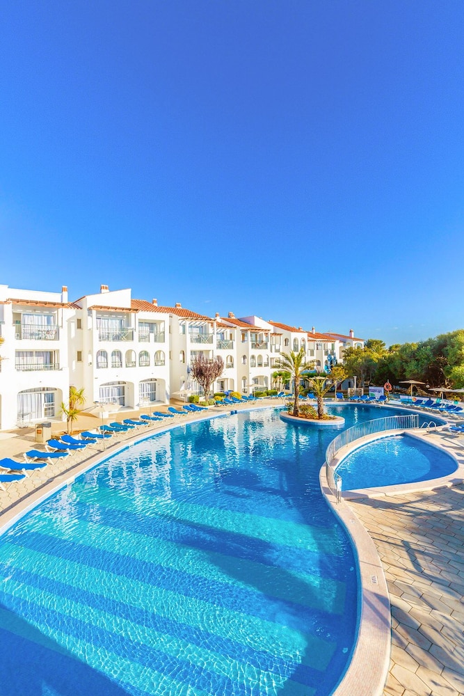Vibra Caleta Playa Apartamentos — 4-Star Luxury Hotel in Ciutadella, Spain
