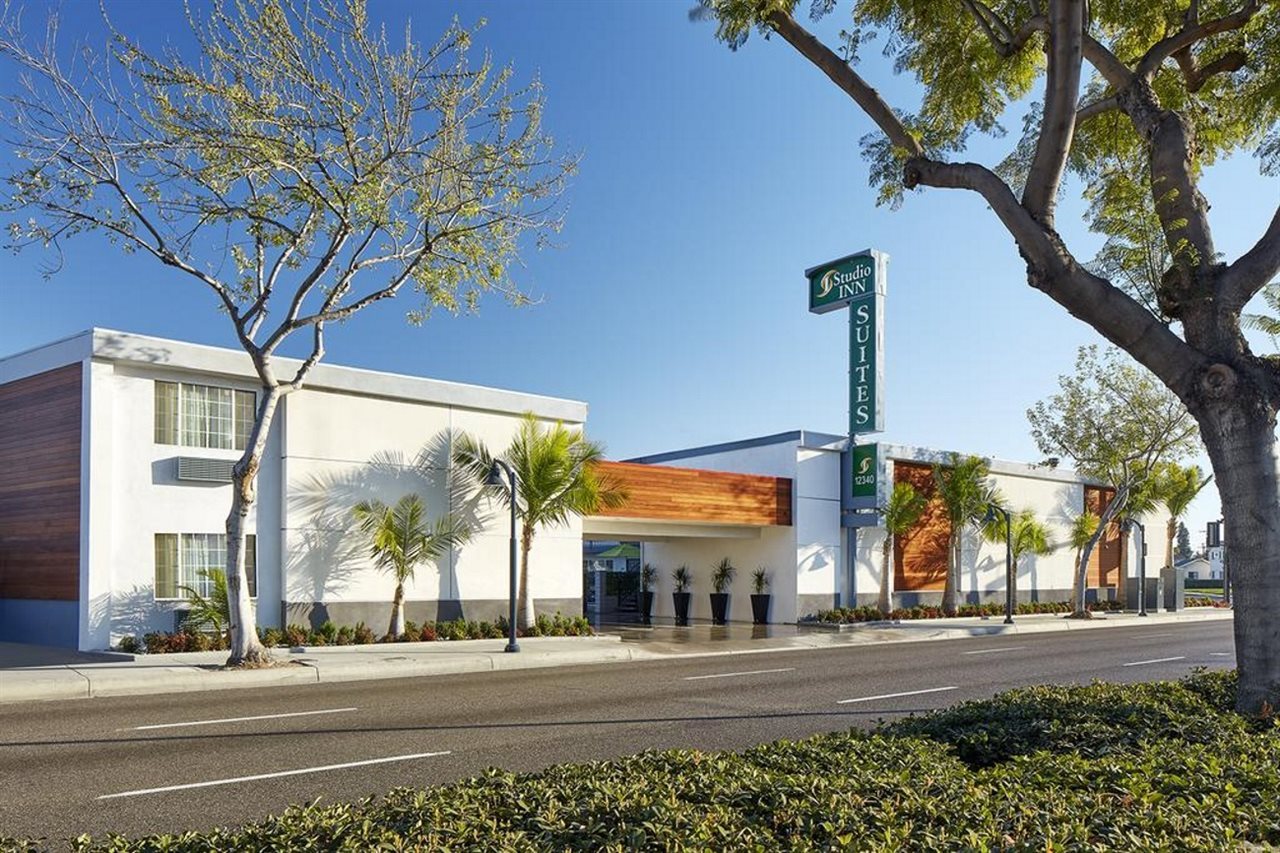 Studio Inn and Suites at Promenade Downey - photo 2
