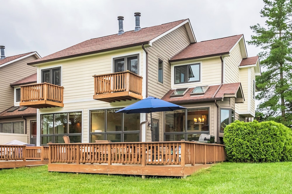 Ski Harbor 19 — 4-Star Luxury Hotel in Mchenry, United States