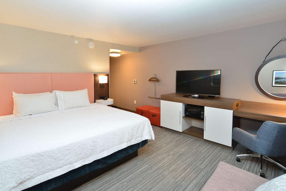 Hampton Inn & Suites Menomonie UW Stout - photo 20