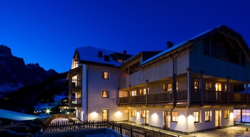 Nei Y Suredl NeveSole in Corvara In Badia, Italy