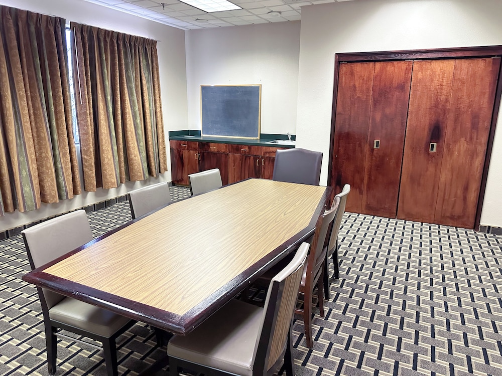 Quality Inn & Suites Fort Collins East - photo 34