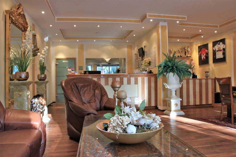 Apart Hotel Scheuer — hotel in Huerth