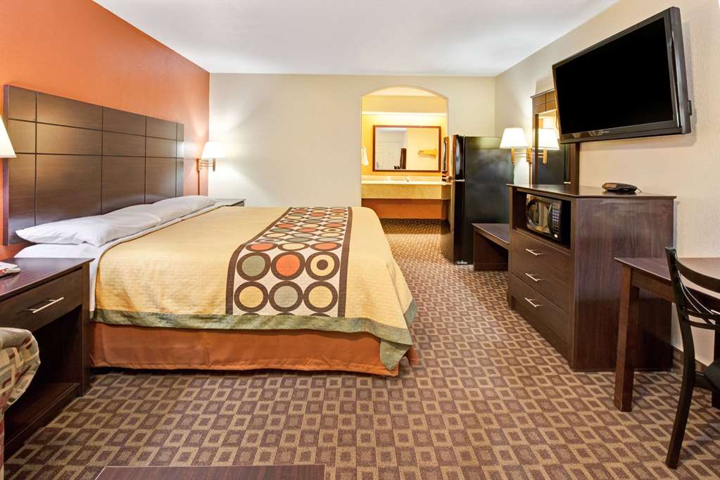 Super 8 by Wyndham Mont Belvieu Baytown East - photo 7