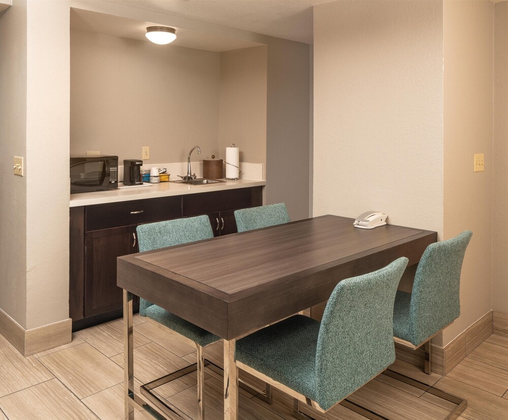 Hampton Inn Tropicana - photo 27