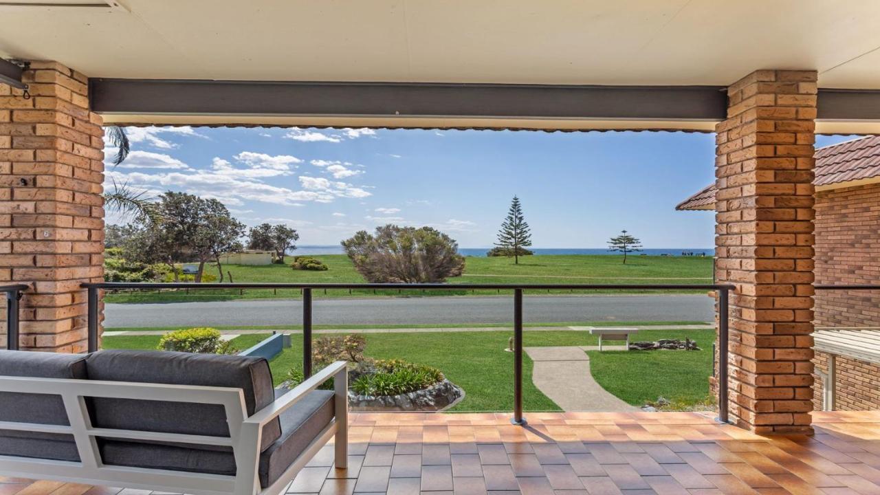 Surfspray 4 Pebbly Beach — 4-Star Luxury Hotel in Forster, Australia