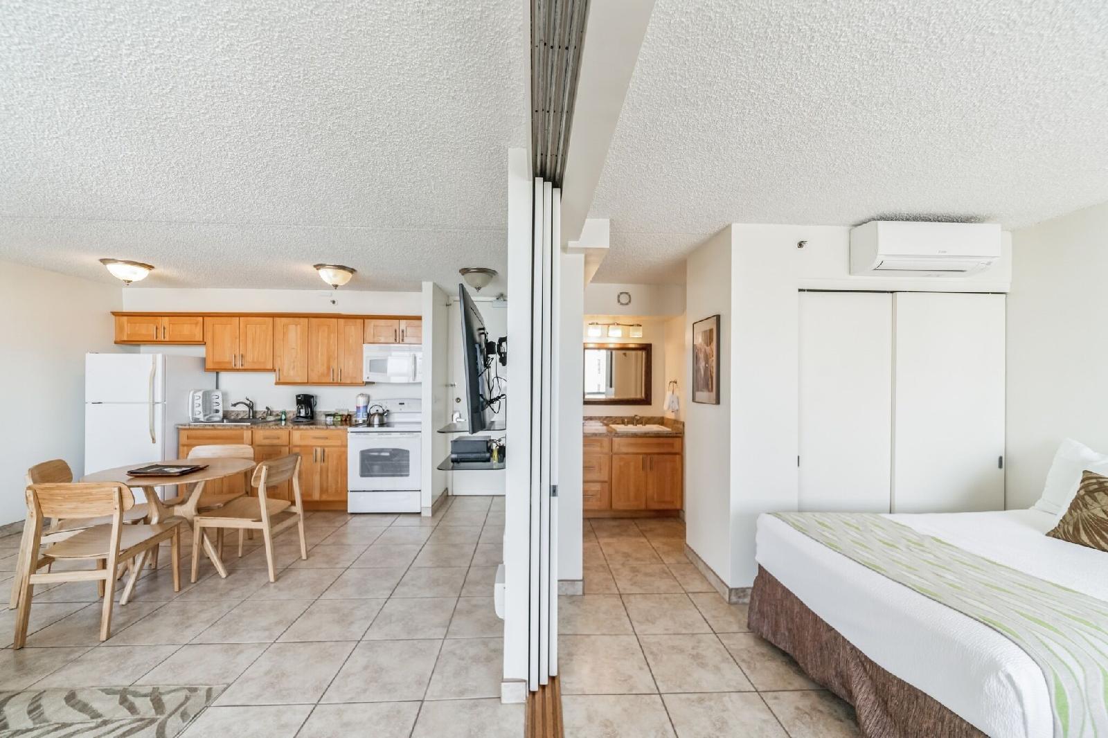 Waikiki Banyan Condo With Panoramic 37th Floor Ocean Views by Koko Resort Vacation Rentals - photo 17