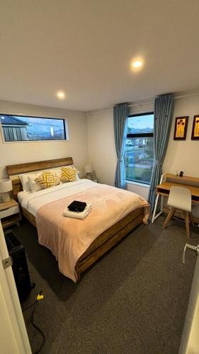 Close to City and Beach Modern Home with Garage — 4-Star Luxury Hotel in Christchurch, New Zealand